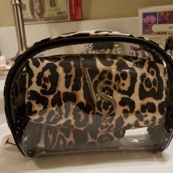 Rawr! Victoria Secret - Picture 3 of 5